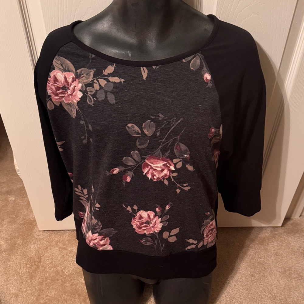 I.N.Studio Floral Raglan Pullover Sweater - Black with Pink Floral